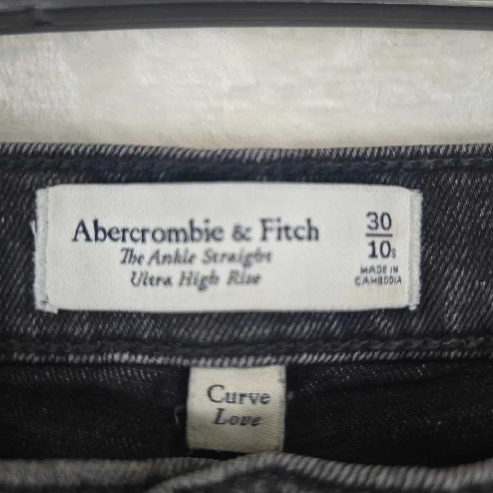 Abercrombie & Fitch Curve Love Ultra High Rise Ankle Straight Jeans Black 30/10S